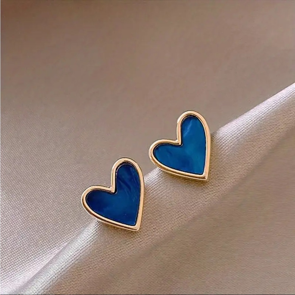 NIP blue and gold heart shaped stud earrings